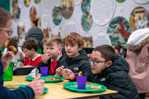 pupils eating apetito food